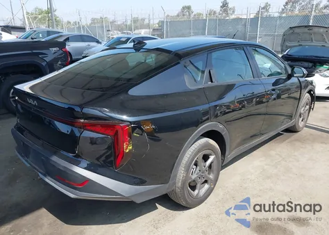 2025 Kia K4 Lxs z USA, uszkodzony, nr VIN 3KPFT4DE0SE033119